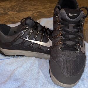 Nike Men’s Black and Gray Athletic Golf Shoes